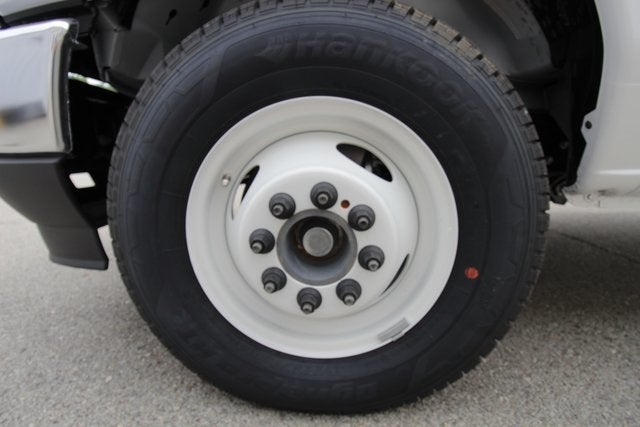 2025 Ford E-350SD Base Cutaway