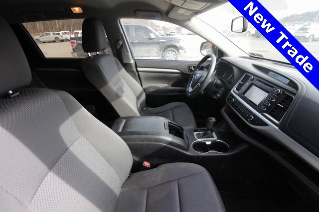 2016 Toyota Highlander LE V6